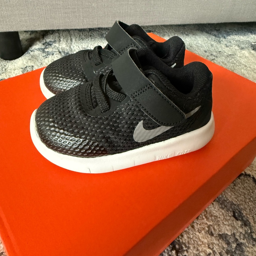 Nike Toddler Black and White Sneakers